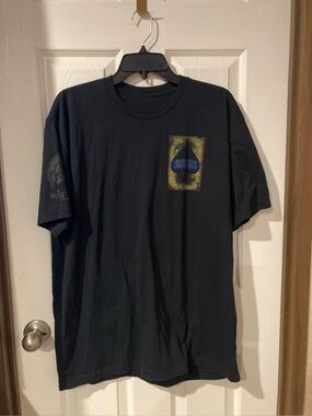 Black Graphic Men’s T-Shirt Relentless Defender